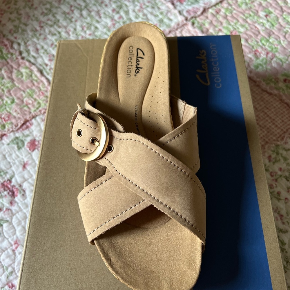 NWT Clarks Beige Slide Sandals with Buckle